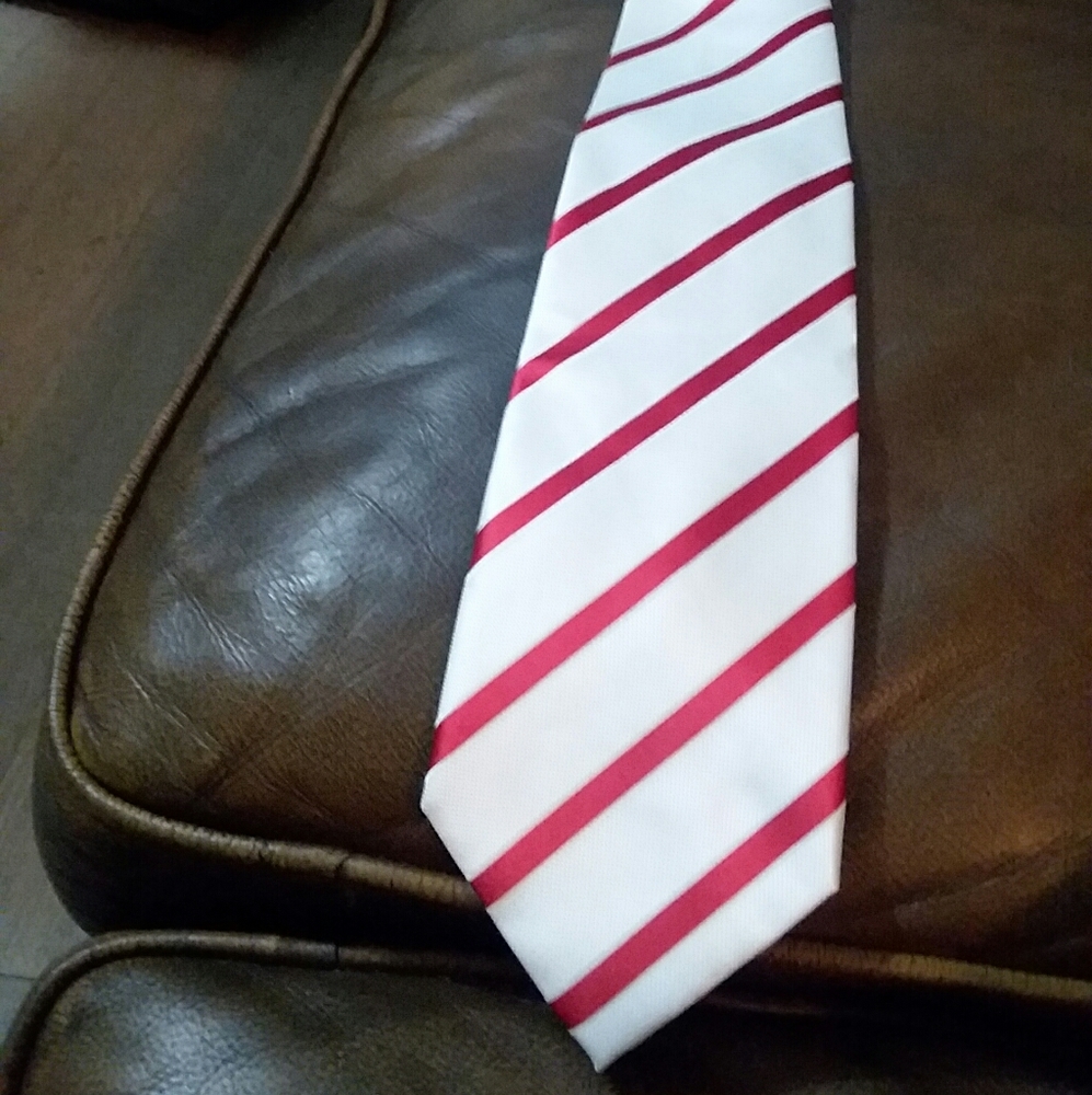 Deng Ying Red and white tie